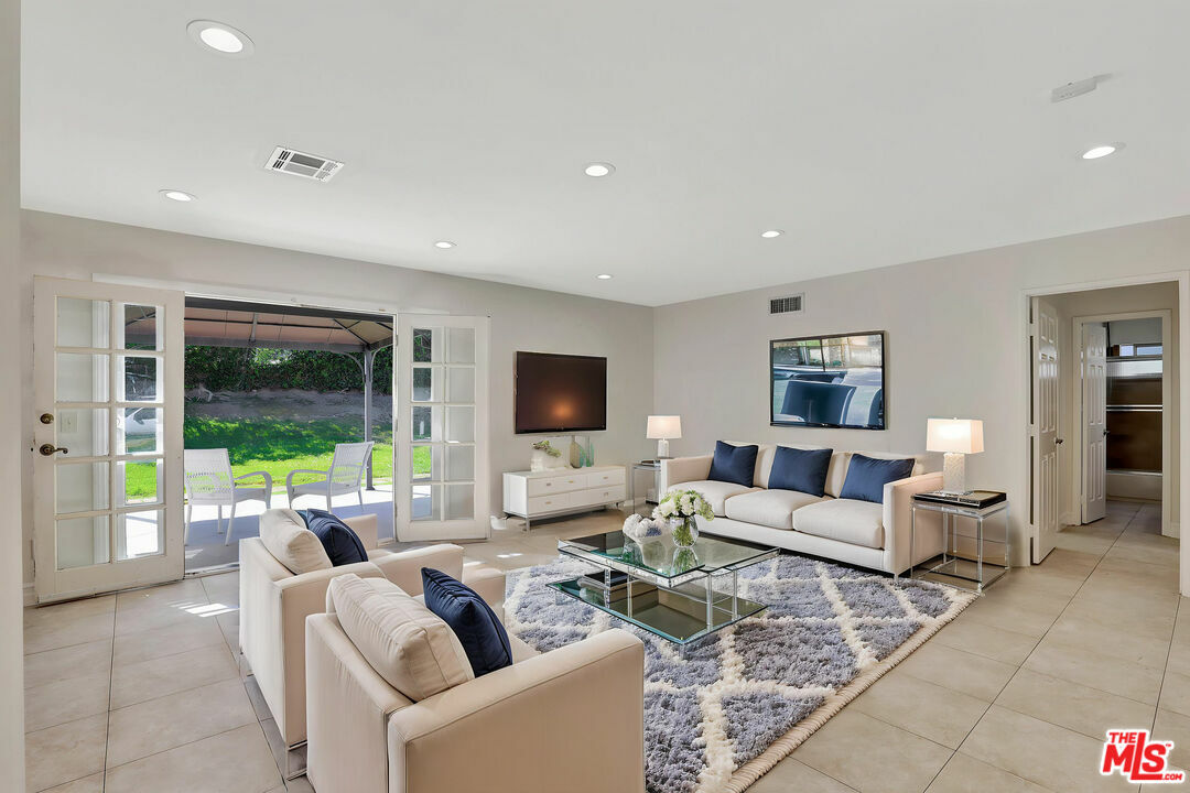 Property Photo: 6421 Franrivers Ave CA 91307