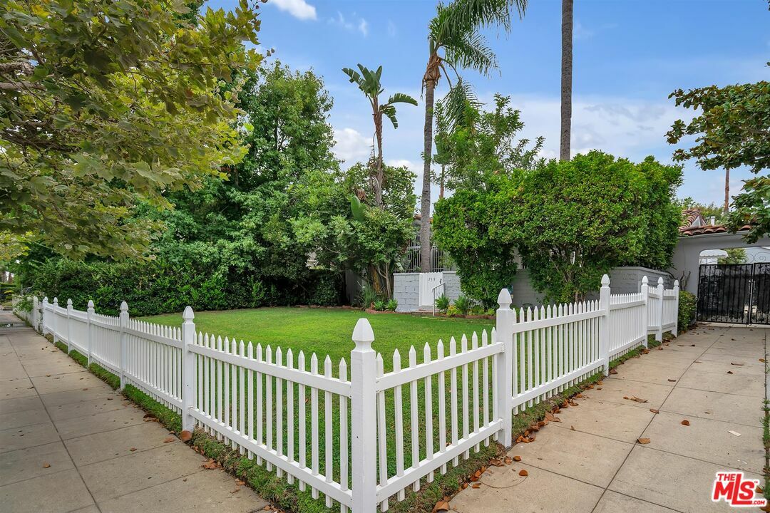 359 S Highland Ave  Los Angeles CA 90036 photo