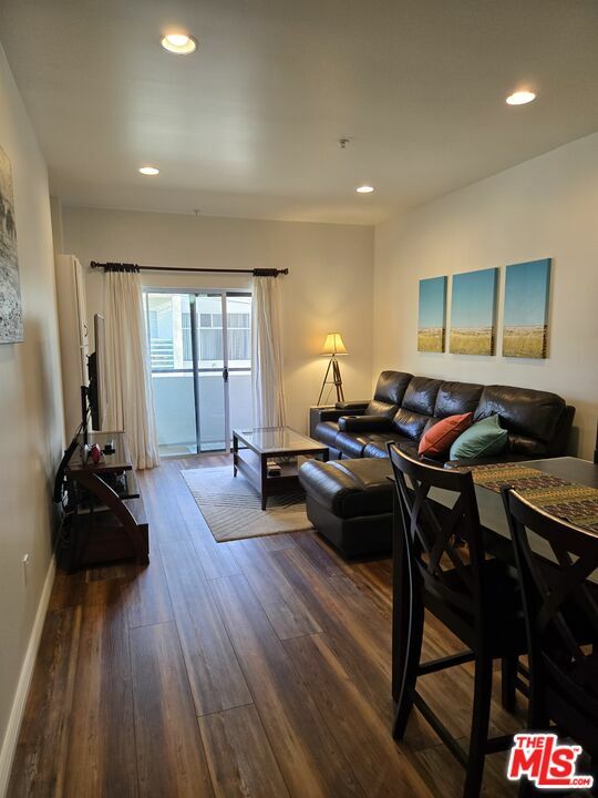 Property Photo: 7100 Alvern St CA 90045