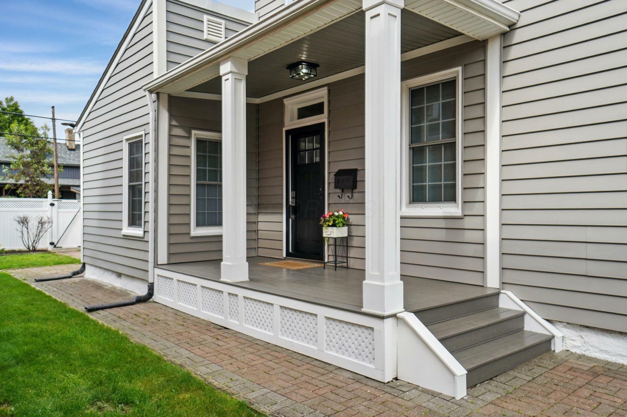 Property Photo: 446 E Beck Street OH 43206