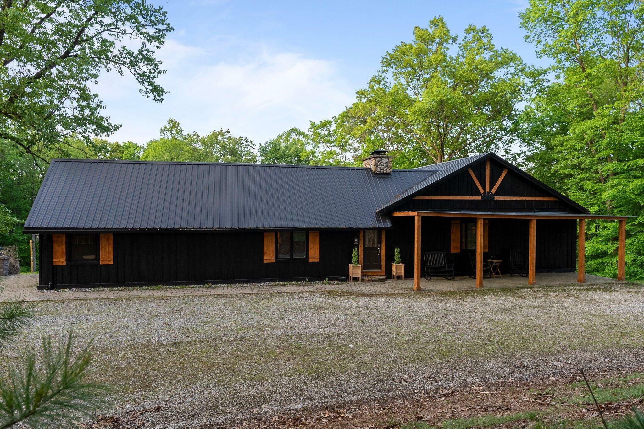 Property Photo: 18156 Thompson Ridge Road OH 43135