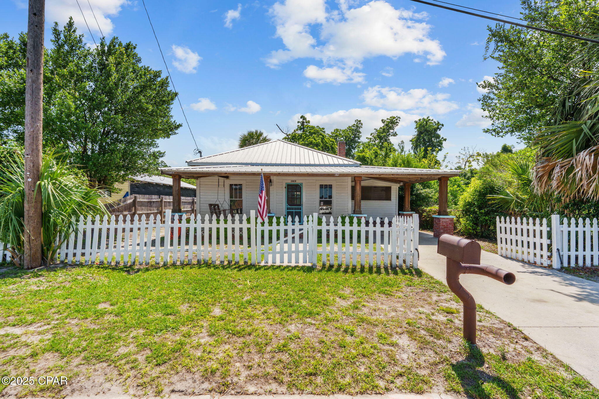 Property Photo: 208 N East Avenue FL 32401