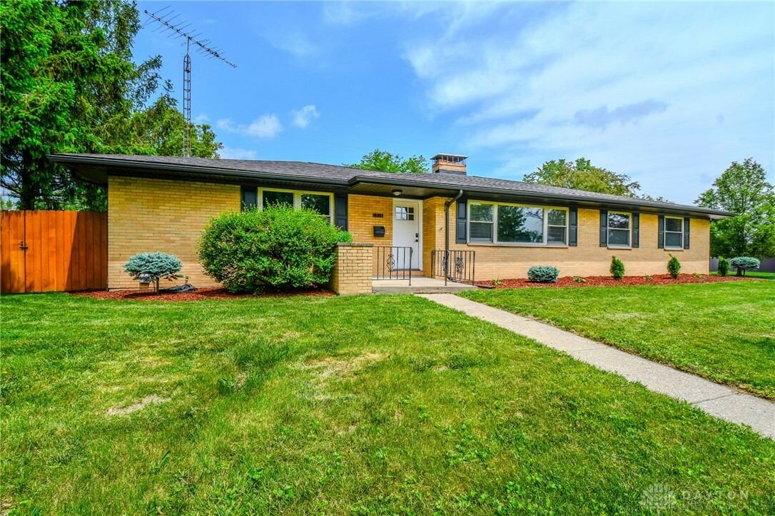 Property Photo: 1519 Surrey Road OH 45373