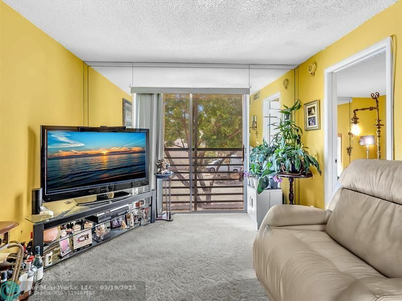 Property Photo: 5230 NE 6th Ave 24C FL 33334