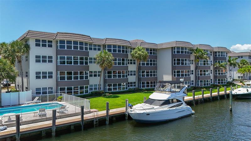 Property Photo: 3121 NE 51 St 406 FL 33308