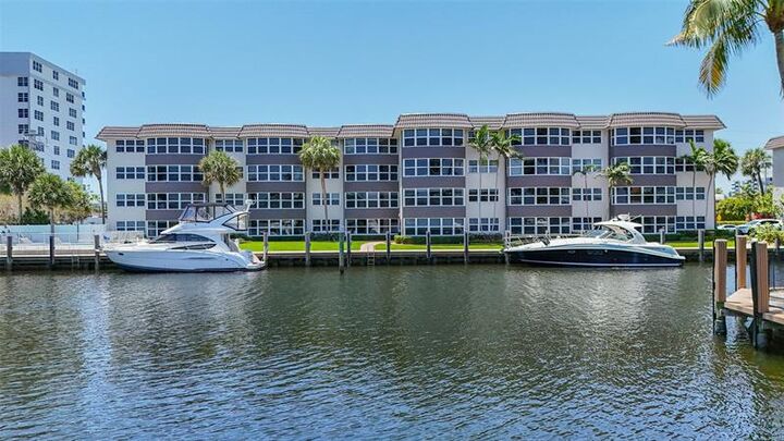 Property Photo: 3121 NE 51 St 406E FL 33308