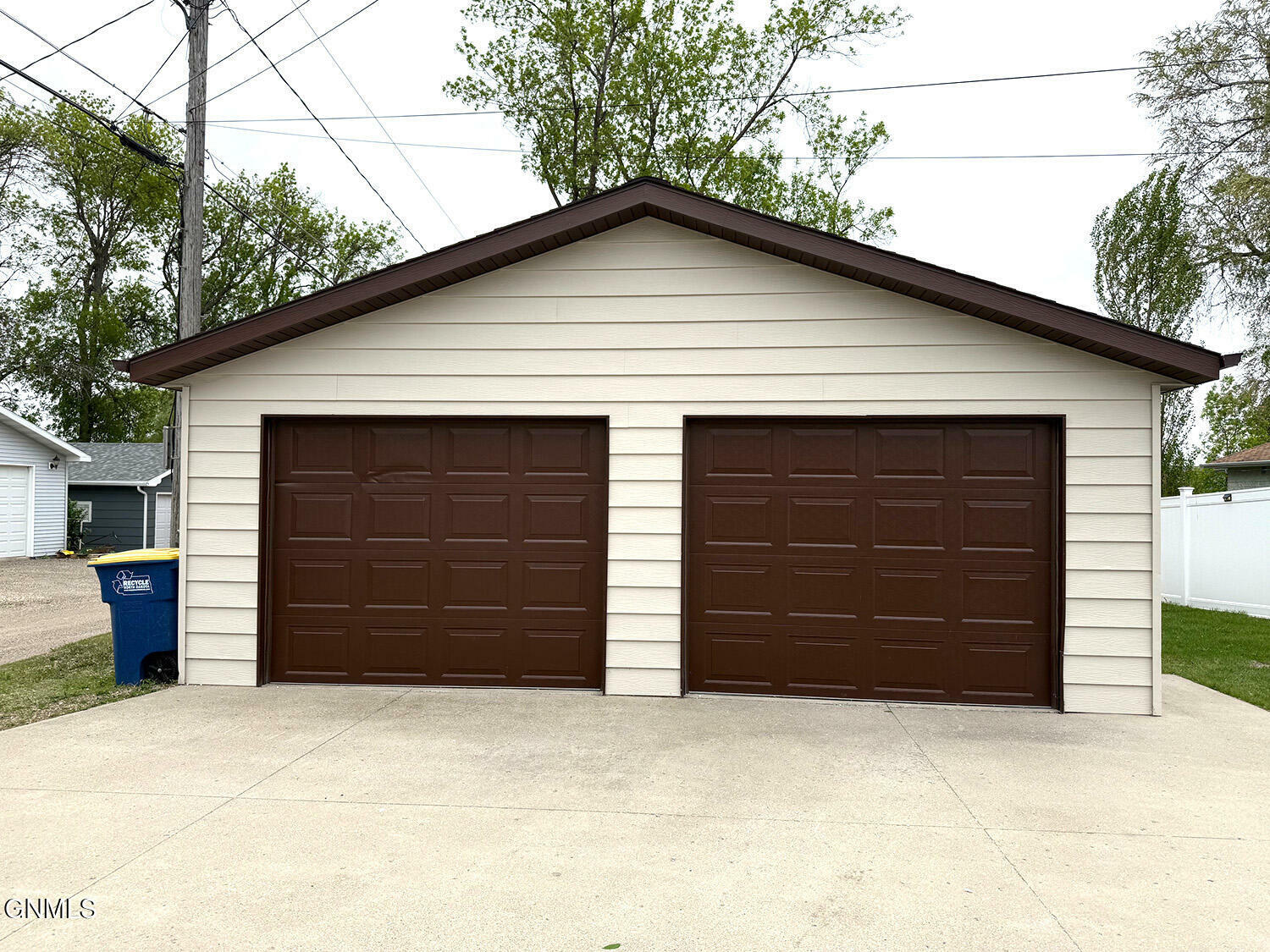 Property Photo: 910 11th Street SE ND 58401