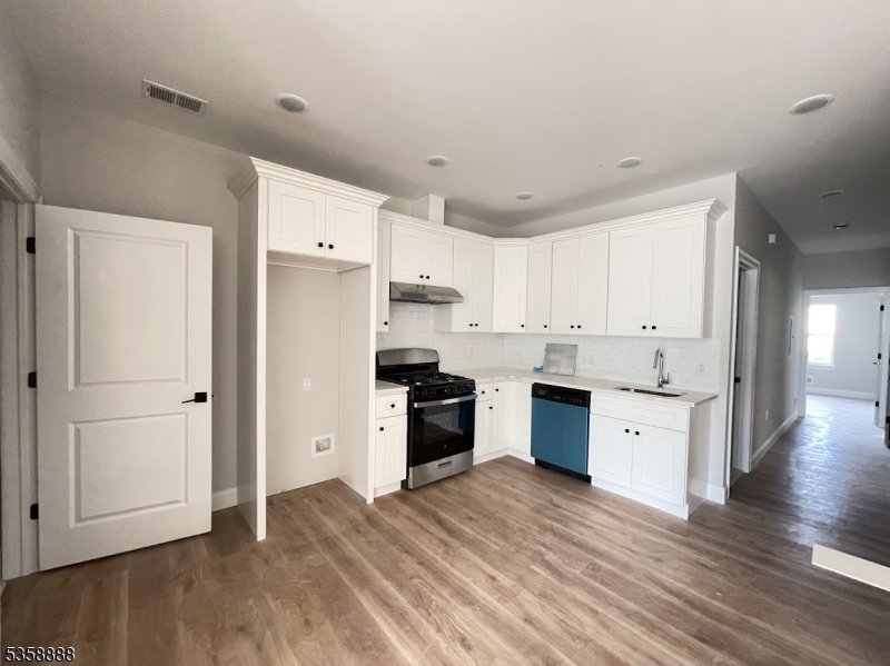 Property Photo: 484 S 19th St 1 NJ 07103