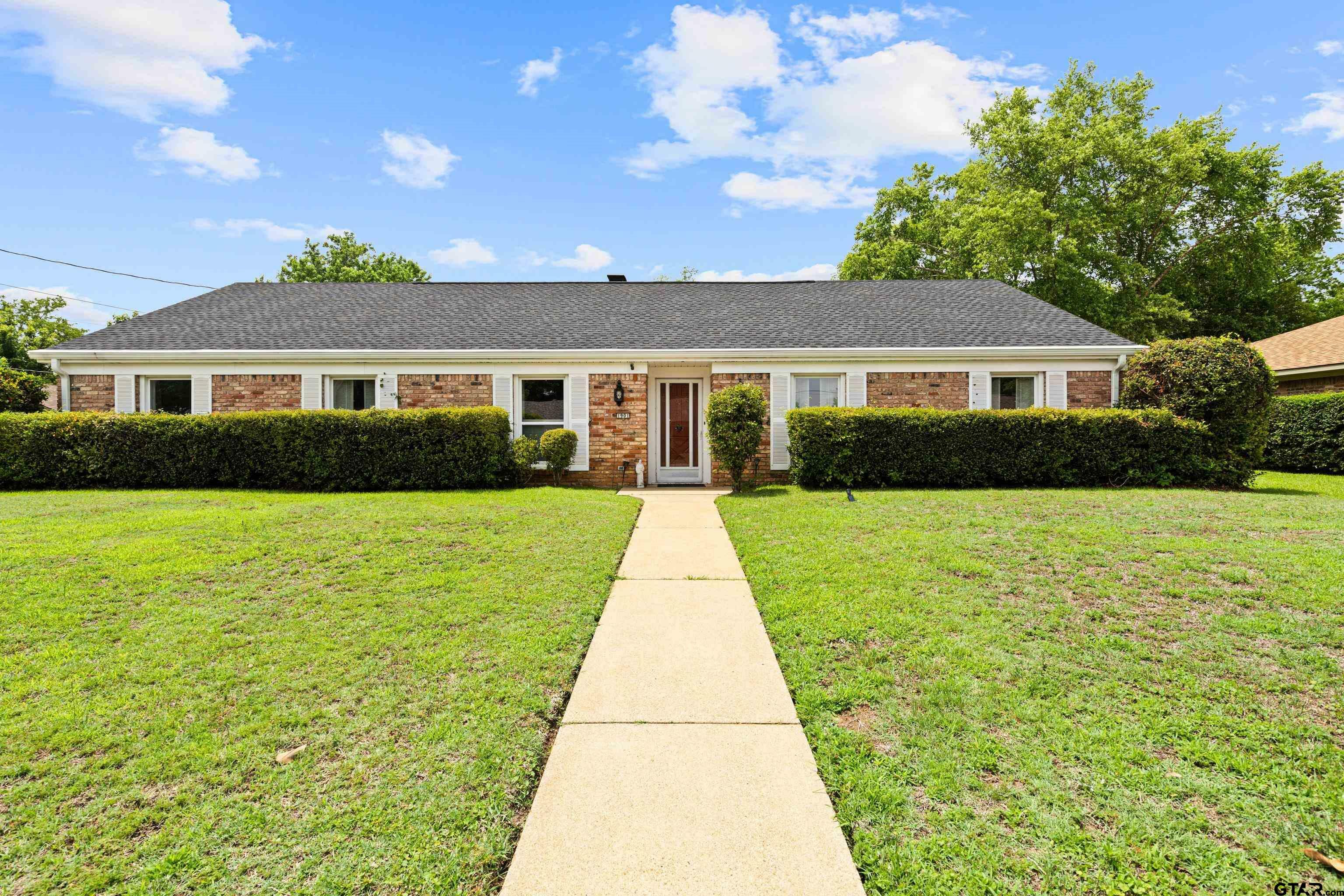 Property Photo: 1901 Livingston TX 75601