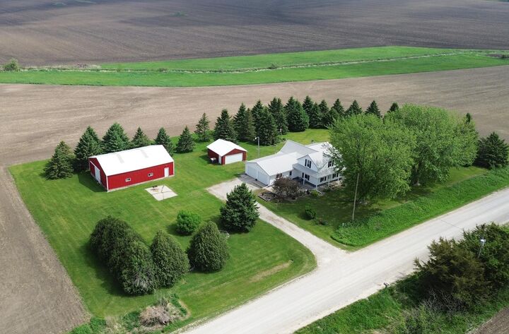 Property Photo:  2415 110th Street  IA 50630 