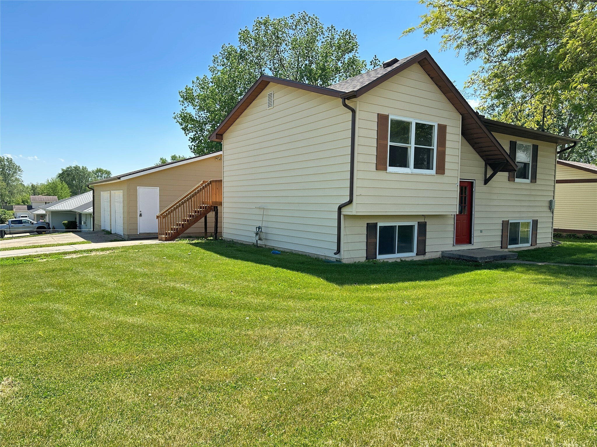 Property Photo: 902 Jennings Street IA 50138