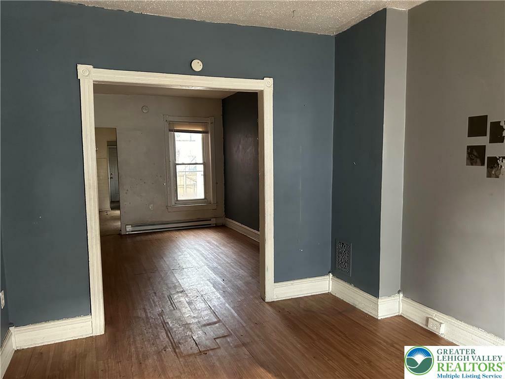 Property Photo: 1033 W Court PA 18101