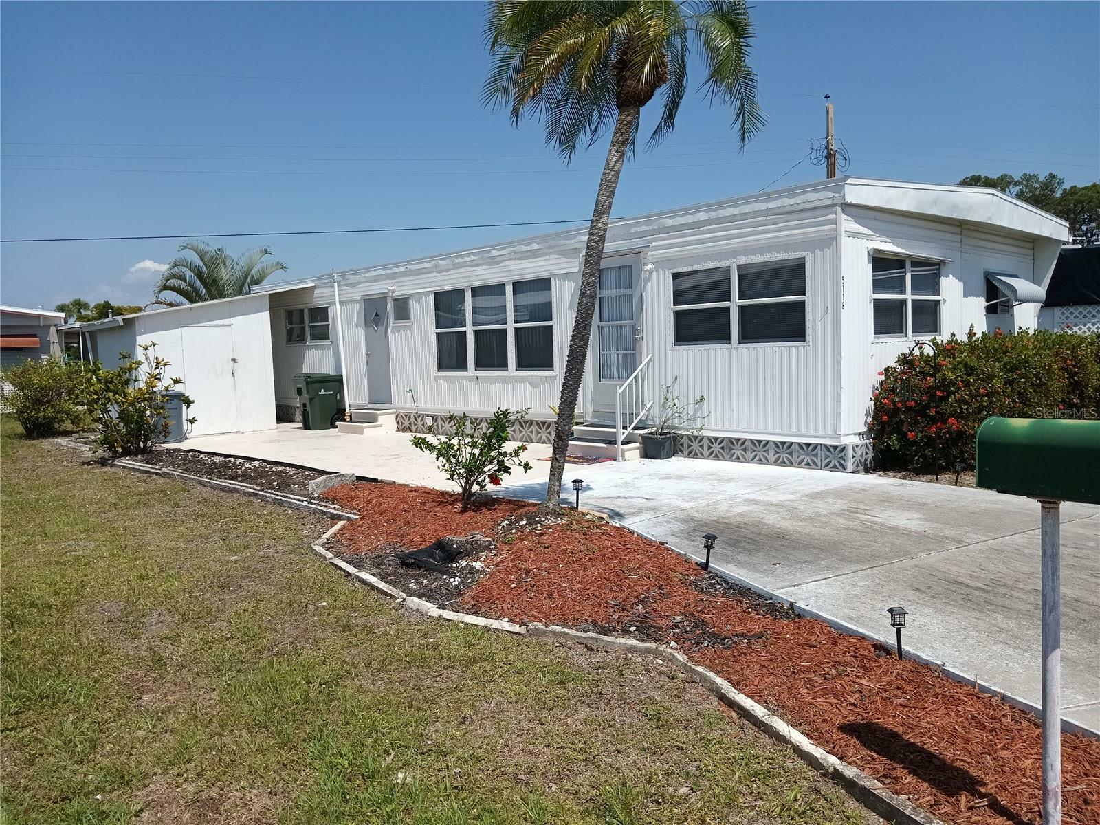 Property Photo: 5118 Oakland Hills Avenue FL 34234