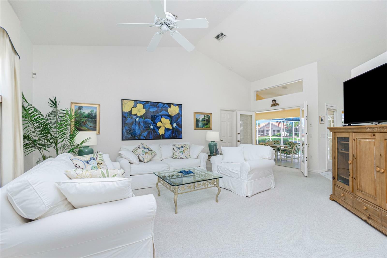 Property Photo: 910 Via Tripoli FL 33950