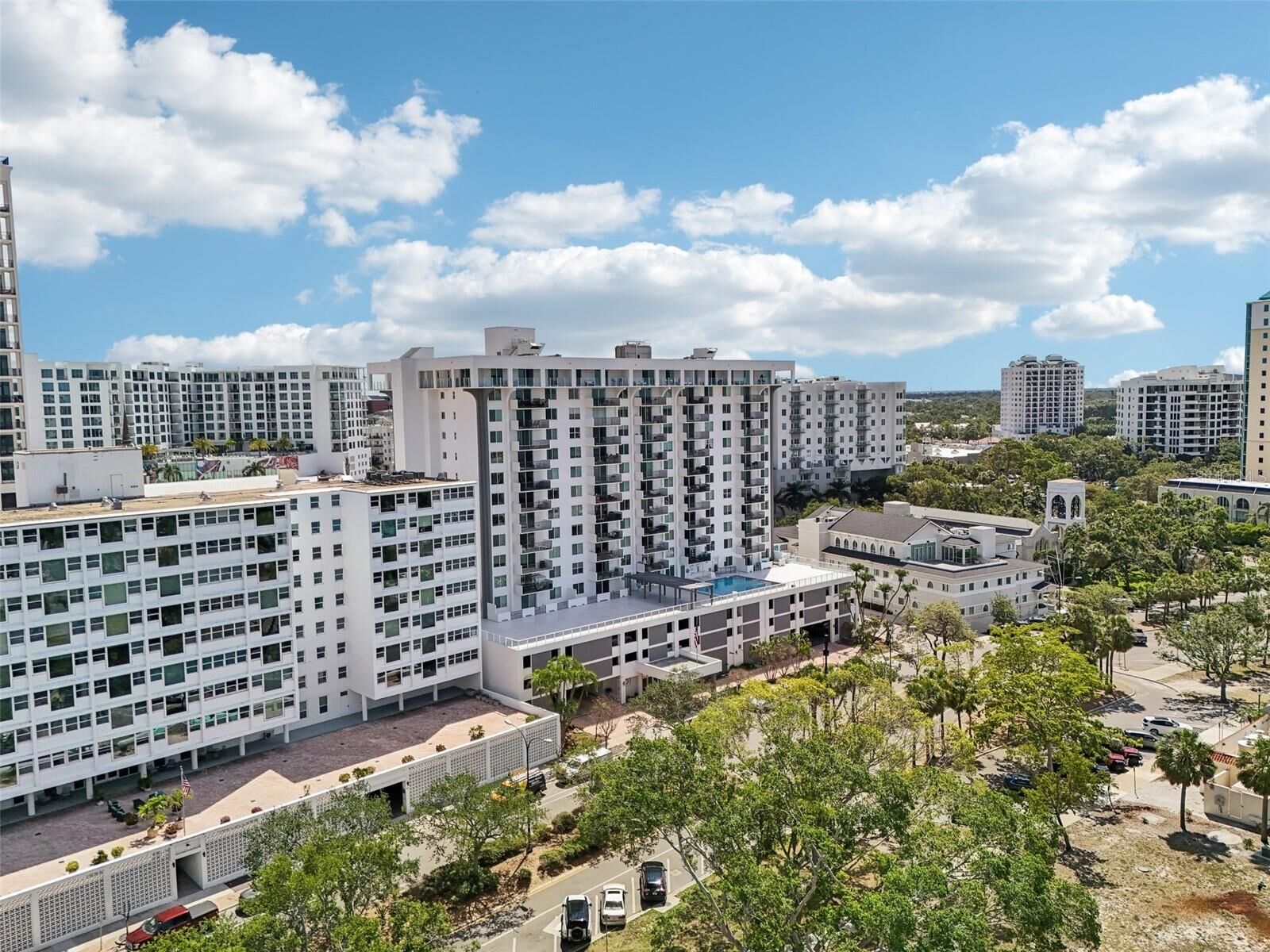 Property Photo: 101 S Gulfstream Avenue 6C FL 34236