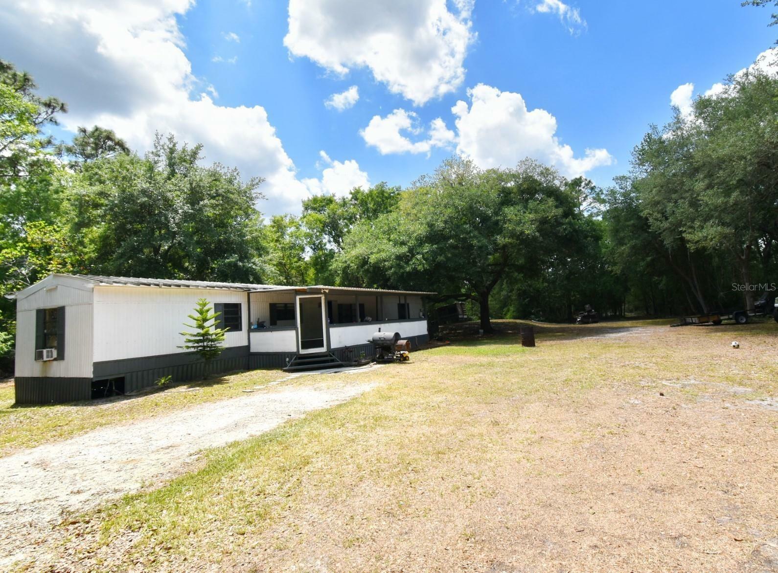 Property Photo: 736 Guy Road FL 32828