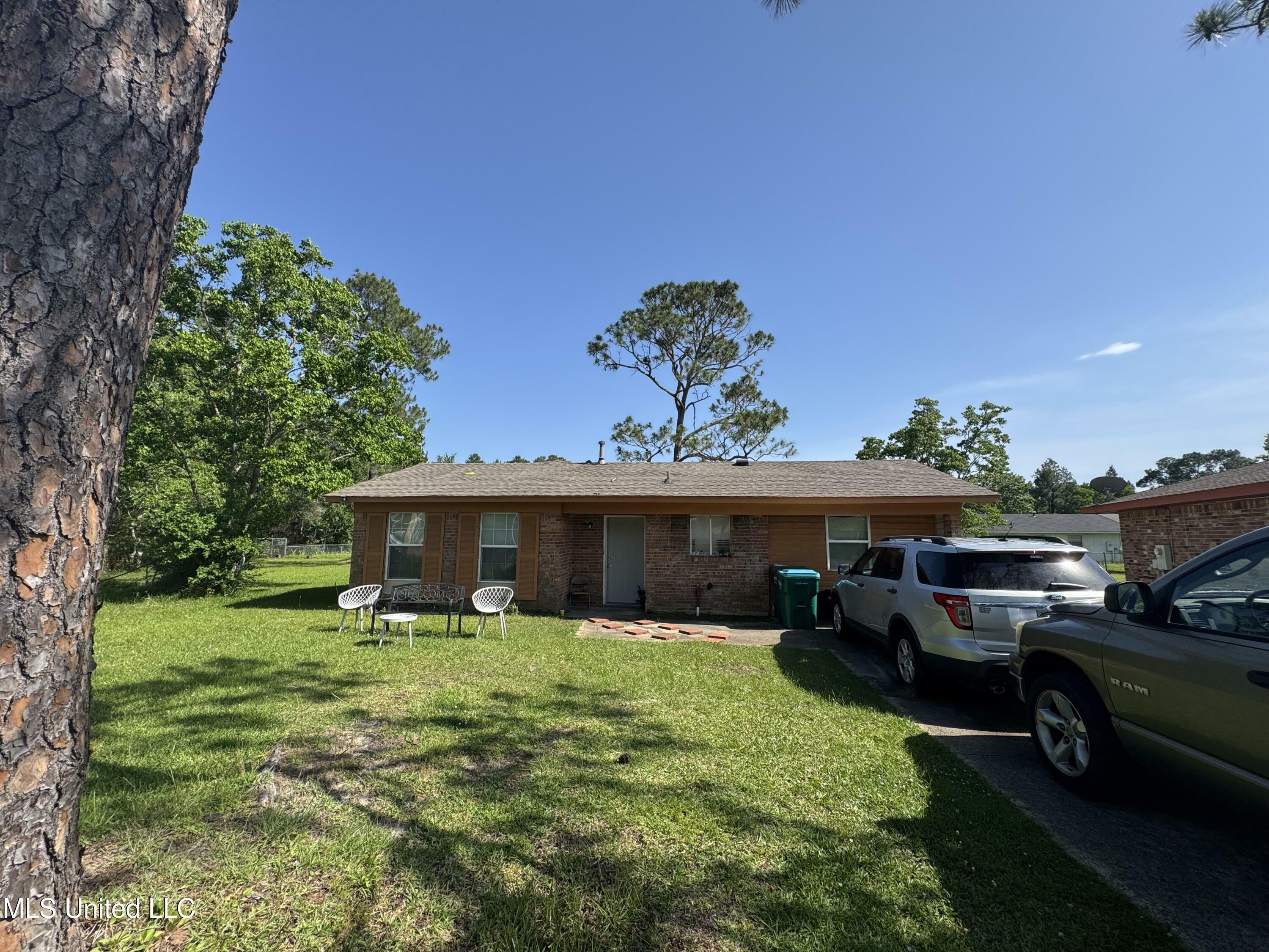 Property Photo: 2730 E Angela Circle MS 39503