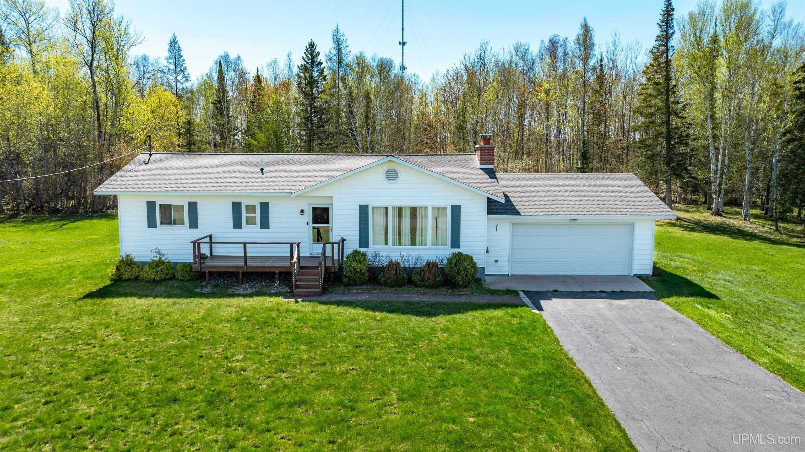 41085 N Entry Road  Chassell MI 49916 photo