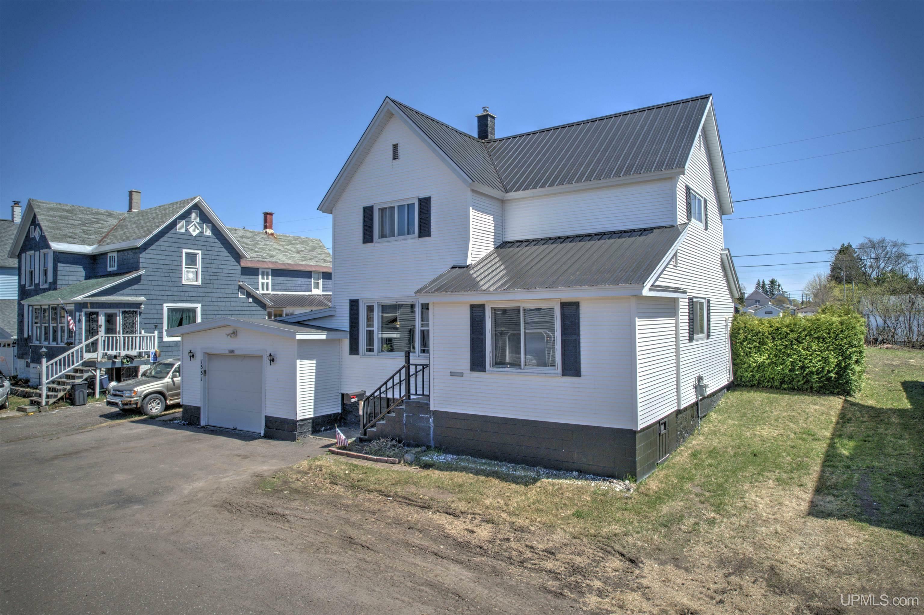 56650 Hecla Street  Calumet MI 49913 photo