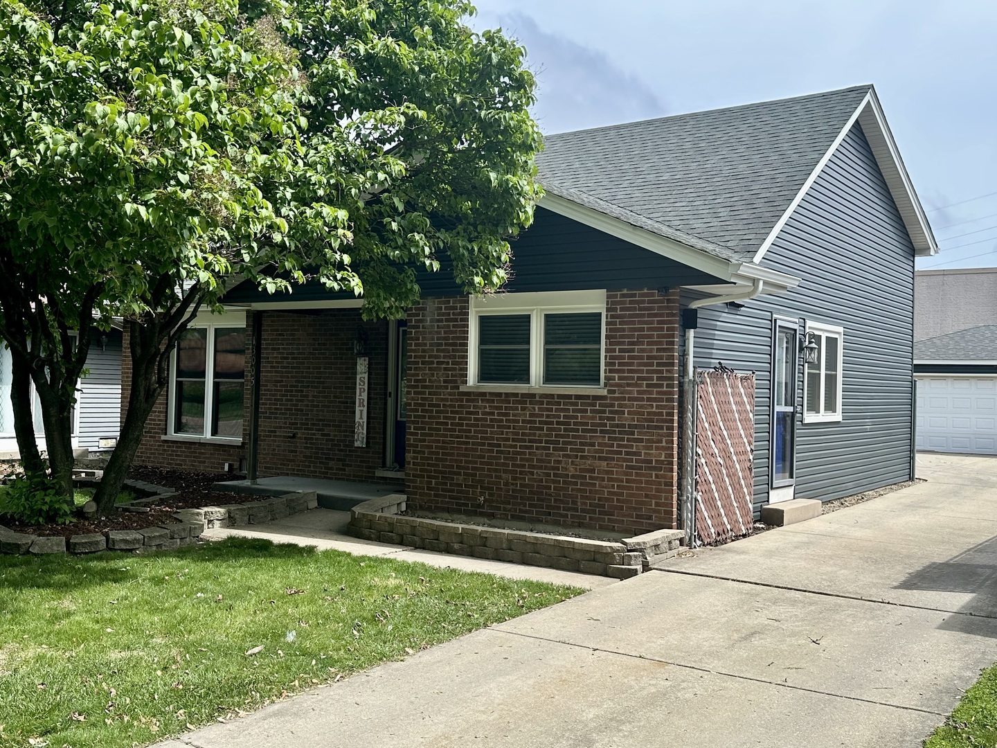Property Photo: 13005 S Blossom Drive IL 60803