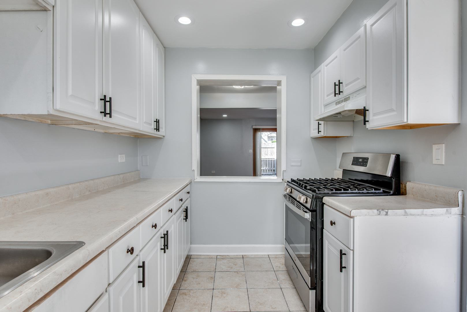 Property Photo: 1596 N Manchester Drive 1596 IL 60169