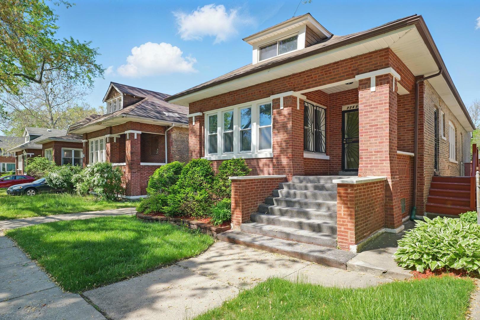 Property Photo: 7744 S Oglesby Avenue IL 60649
