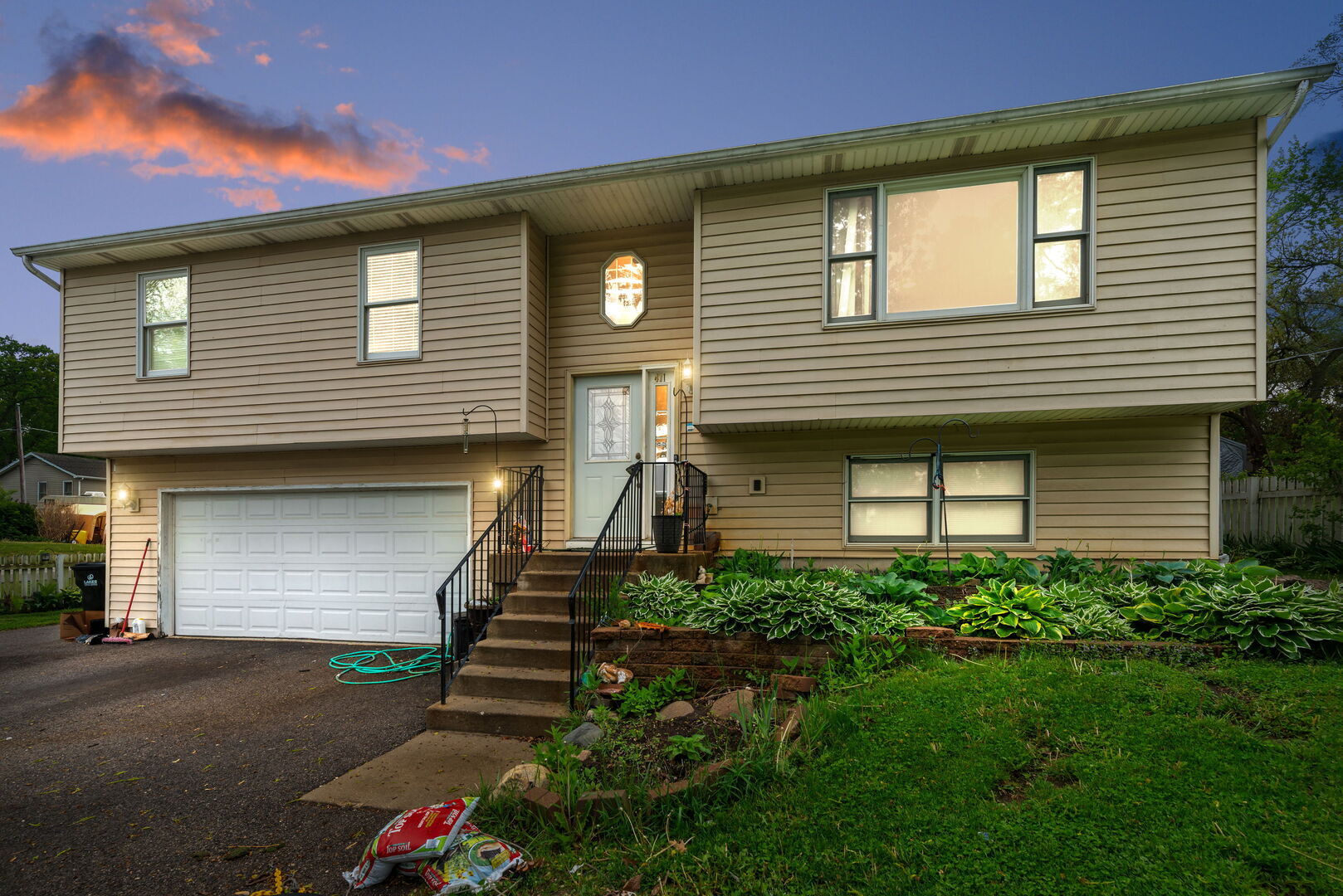 Property Photo: 411 N Crestwood Avenue IL 60051
