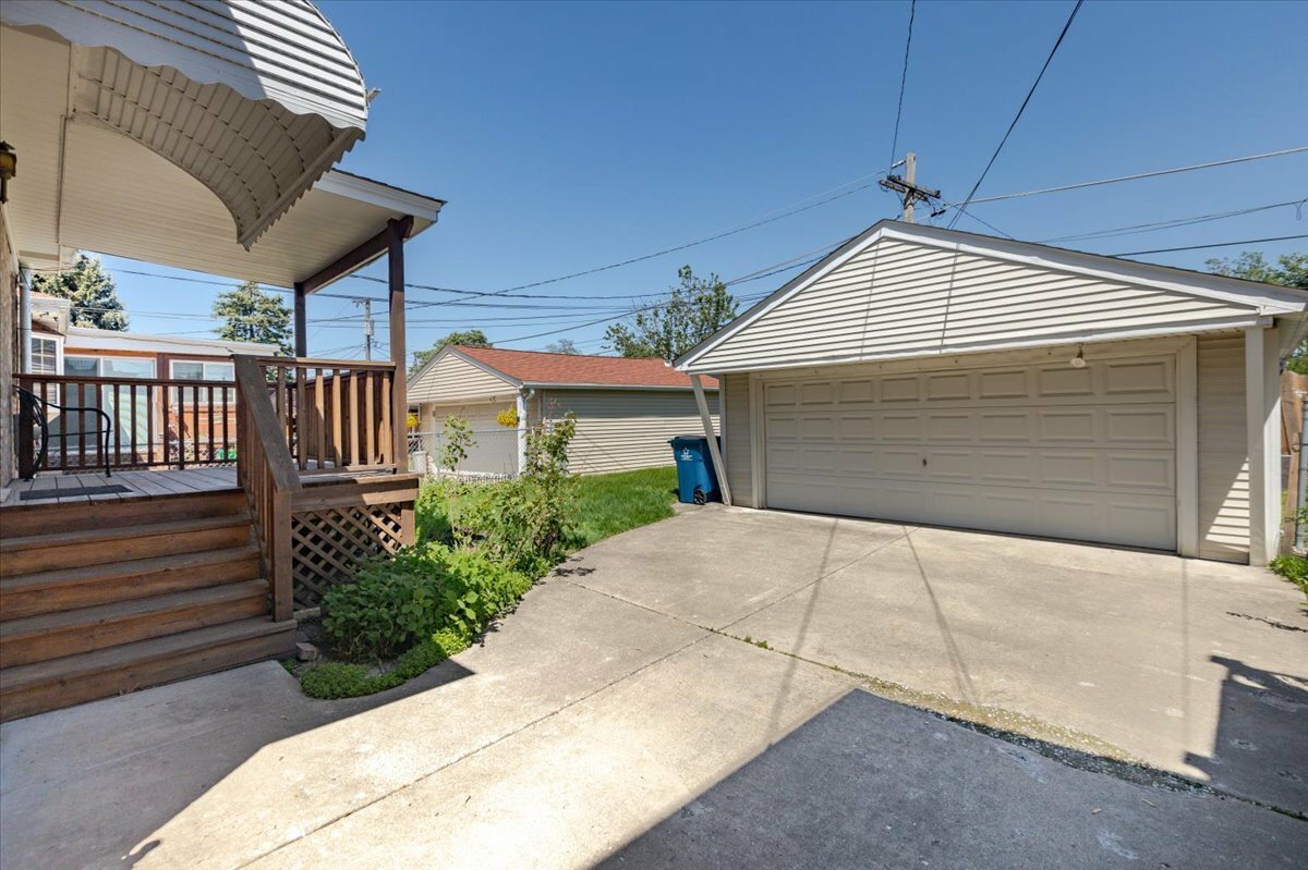 Property Photo: 4717 N Newcastle Avenue IL 60706
