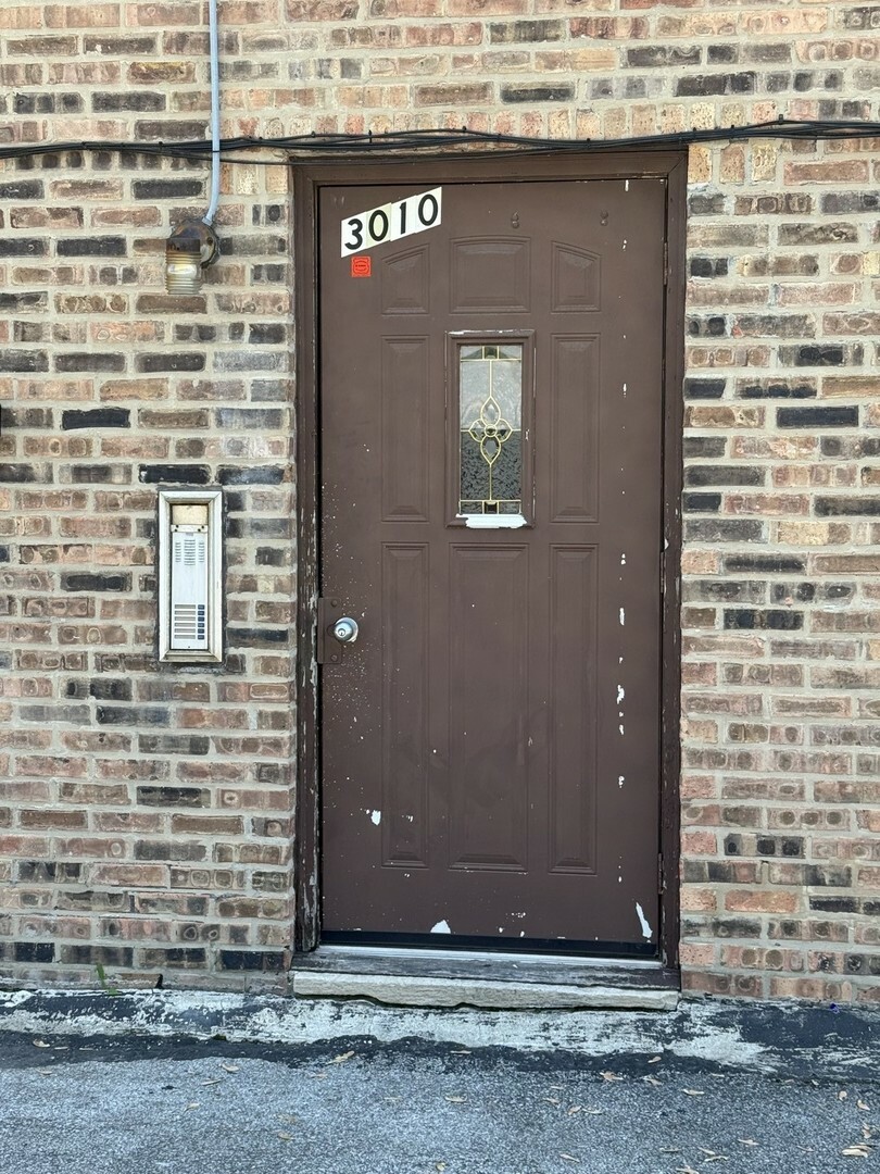 Property Photo: 3010 Bernice Road 104 IL 60438