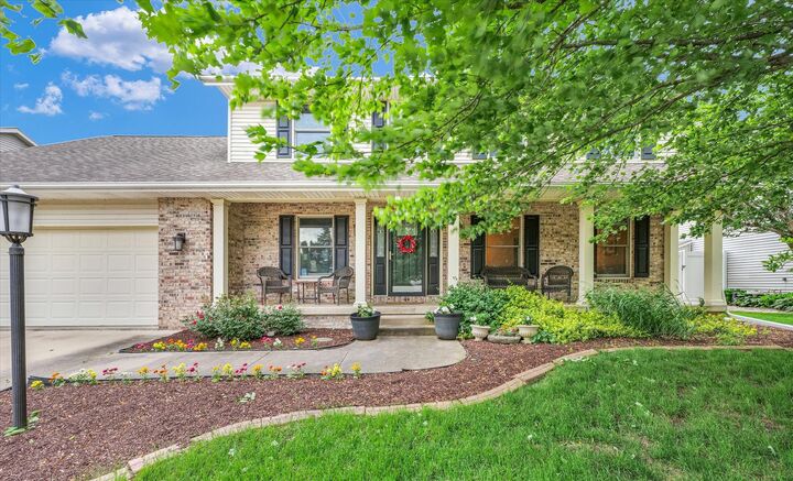 Property Photo: 3408 Mill Creek Court IL 61822