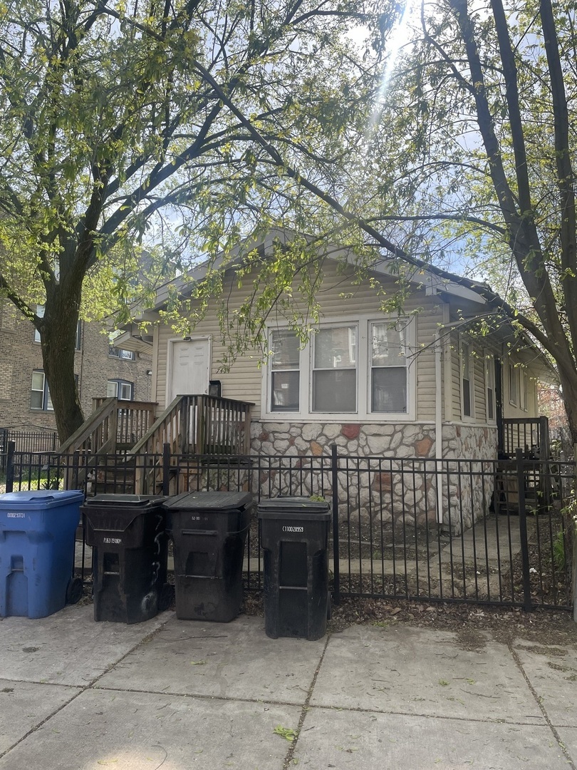 Property Photo: 7414 S Colfax Avenue IL 60649