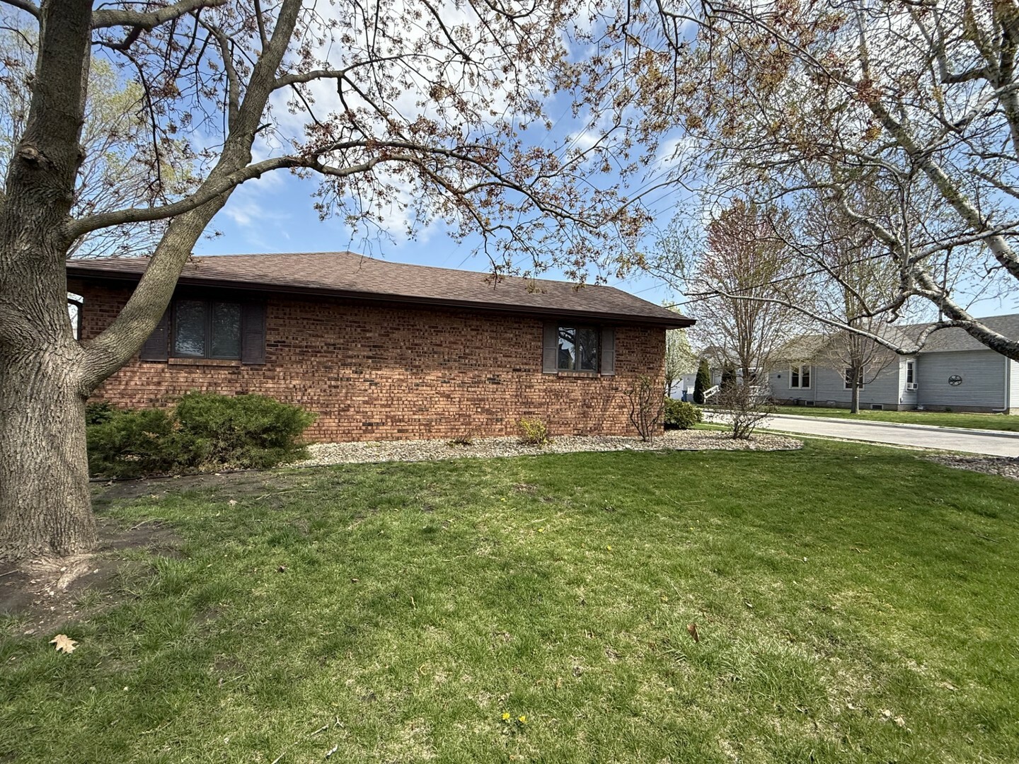 Property Photo: 2503 5th Street IL 61354
