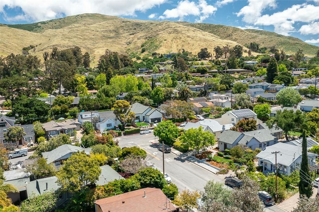 Property Photo:  1443 Iris Street  CA 93401 