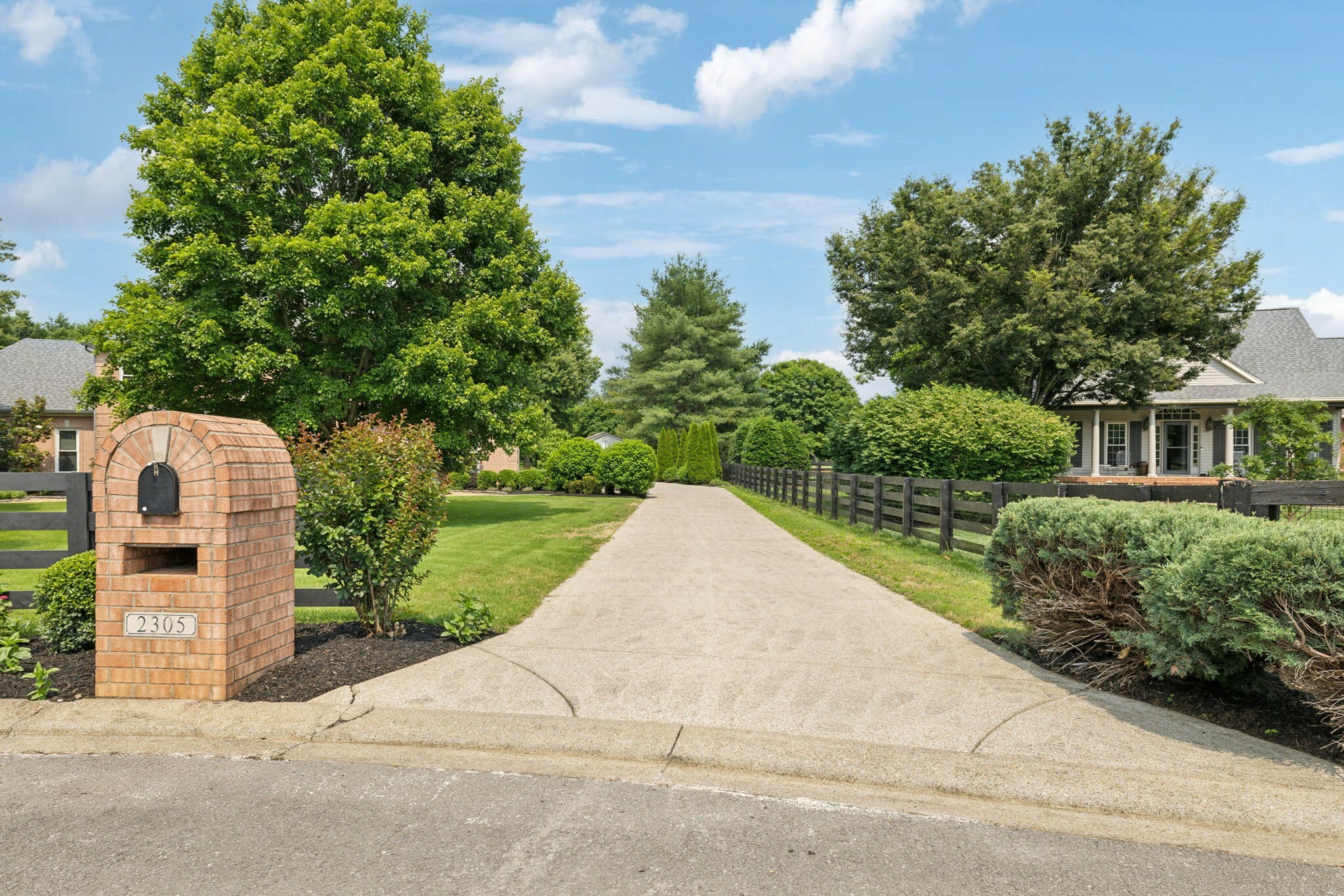 Property Photo: 2305 Black Fox Ct TN 37127