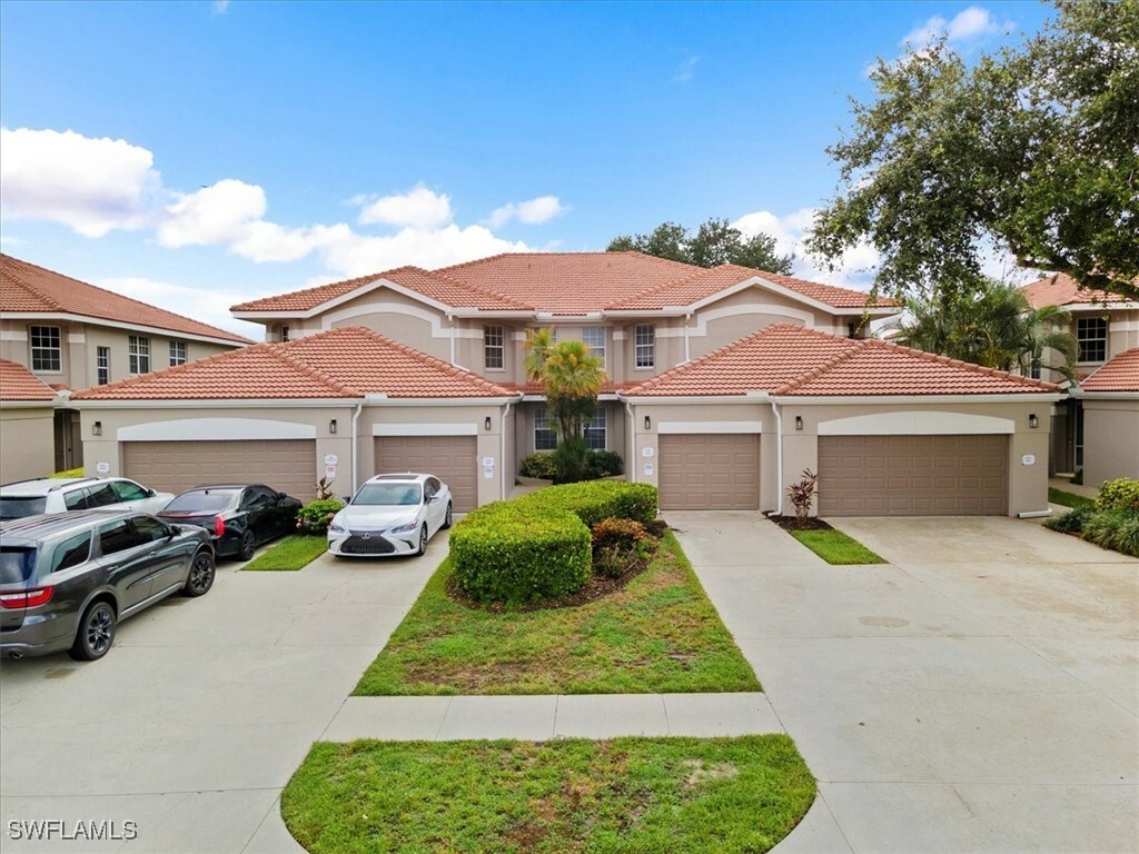 Property Photo: 2005 Crestview Way 18B FL 34119