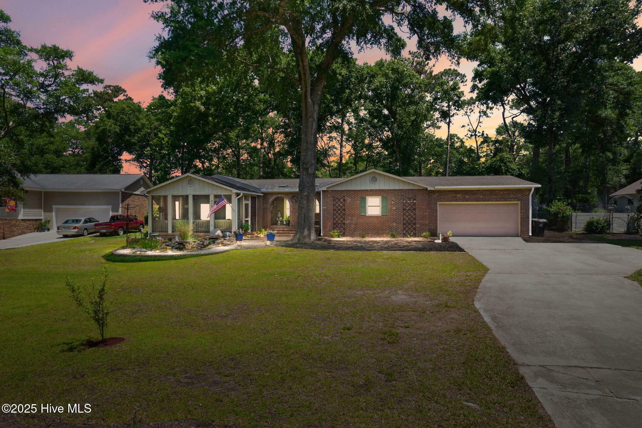 Property Photo: 212 Park Avenue Ext NC 28461
