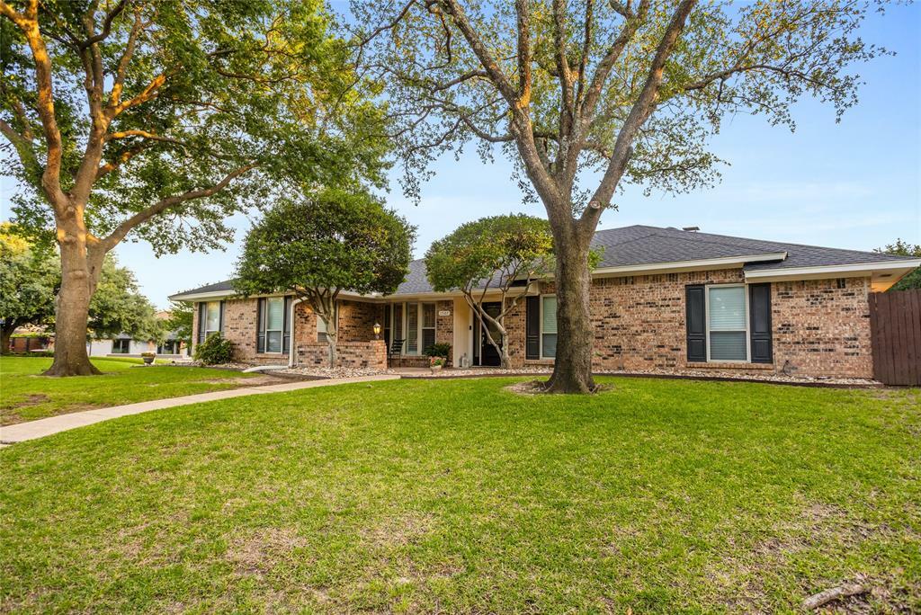 Property Photo: 1507 Meadow Way Court TX 76063