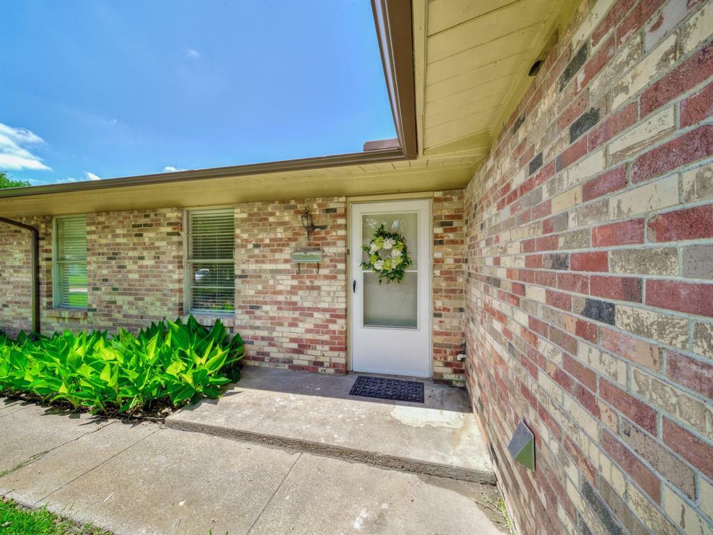 Property Photo: 744 Greenhaven Drive TX 75080