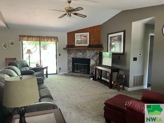 Property Photo: 2401 W 15th St Pl IA 51103