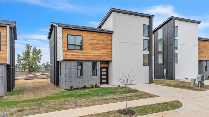 Property Photo: 2604 W Bonnie Lane AR 72758