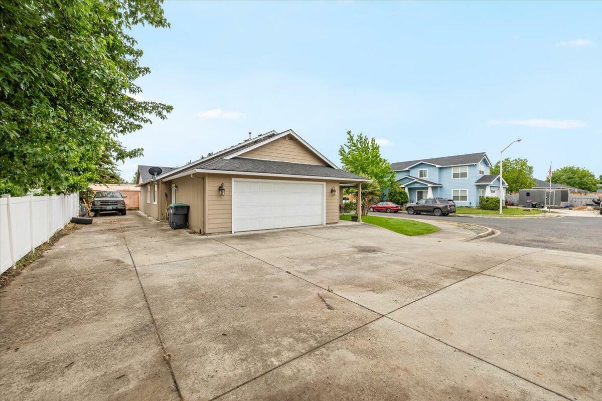 Property Photo: 1070 Shayla Lane OR 97502