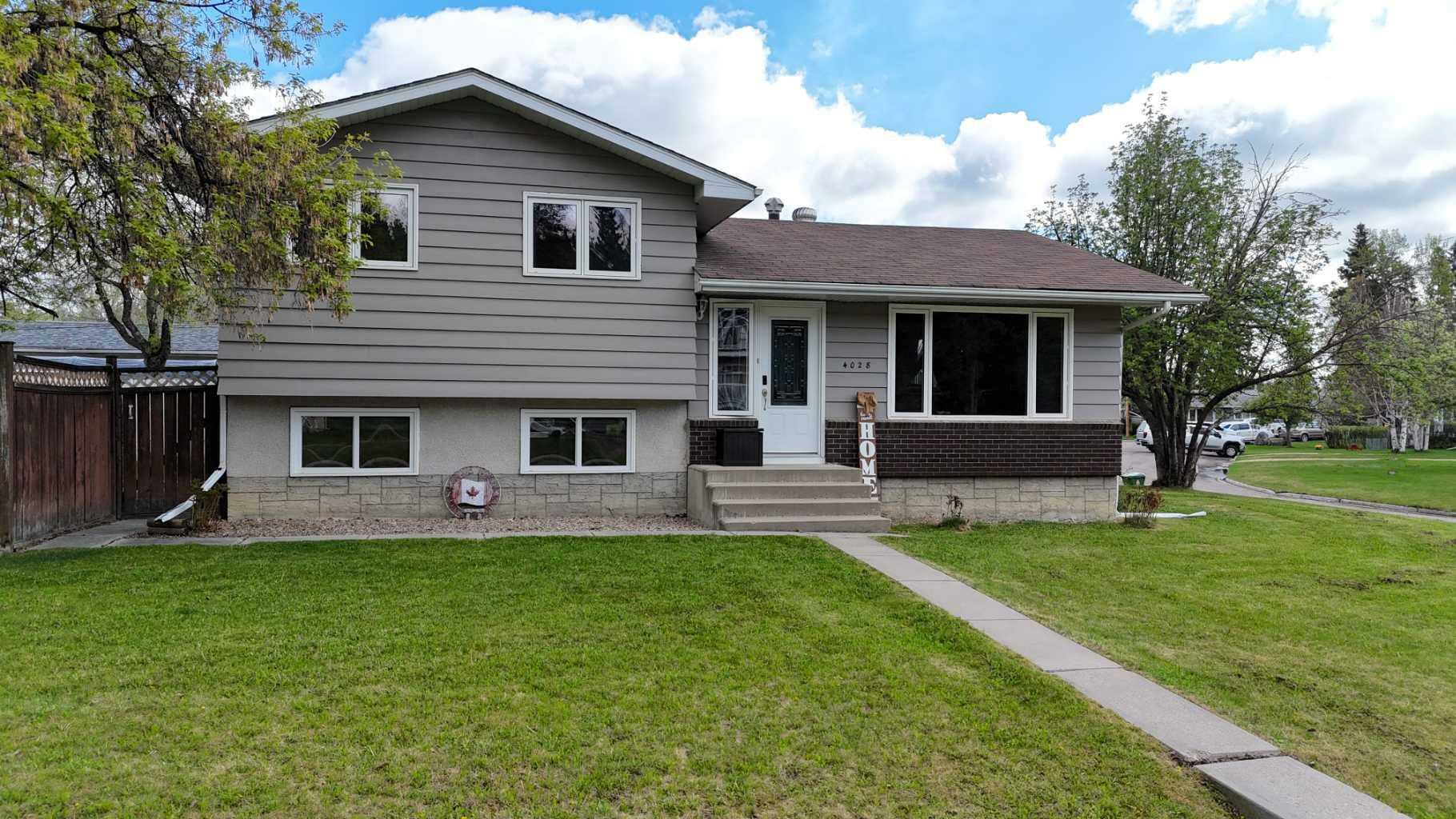 Property Photo: 4028 5 Avenue AB T7E 1A2