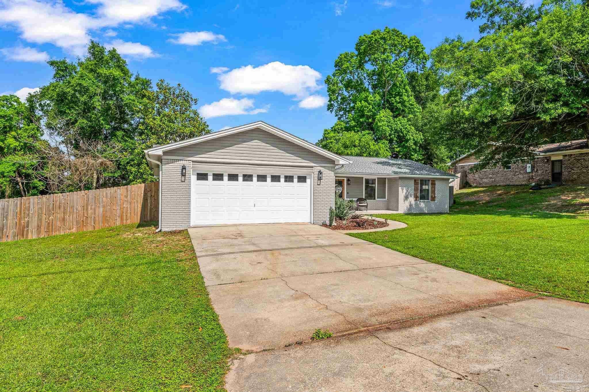 Property Photo: 4684 Evelyn St FL 32571