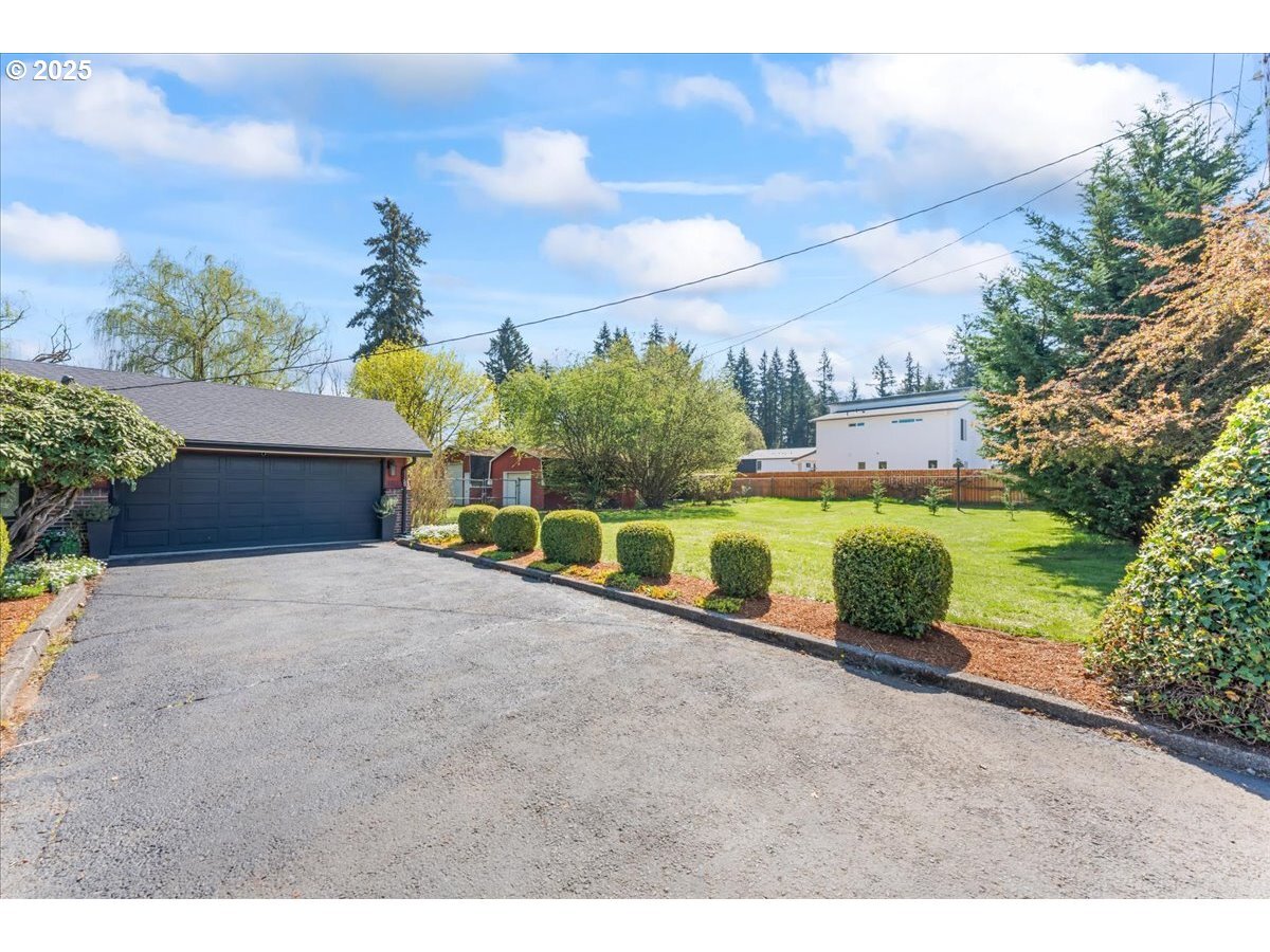 Property Photo:  9811 NE 152nd Ave  WA 98682 