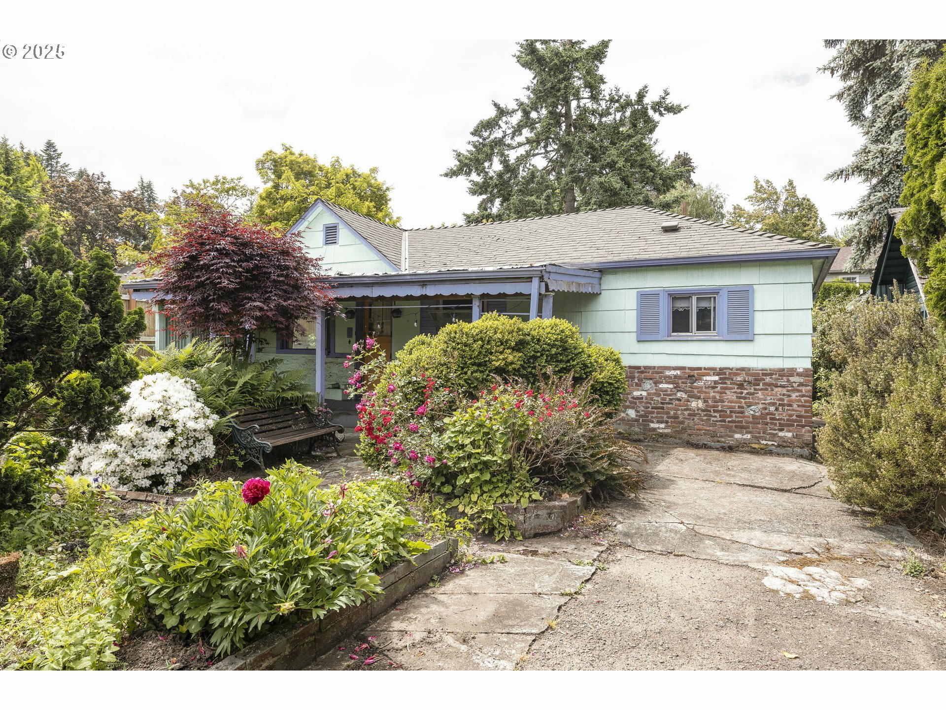 Property Photo: 2325 SE Cottage St OR 97301