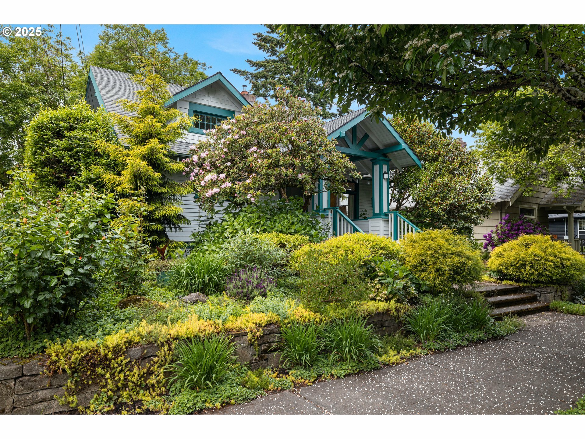 Property Photo: 4619 SE 44th Ave OR 97206