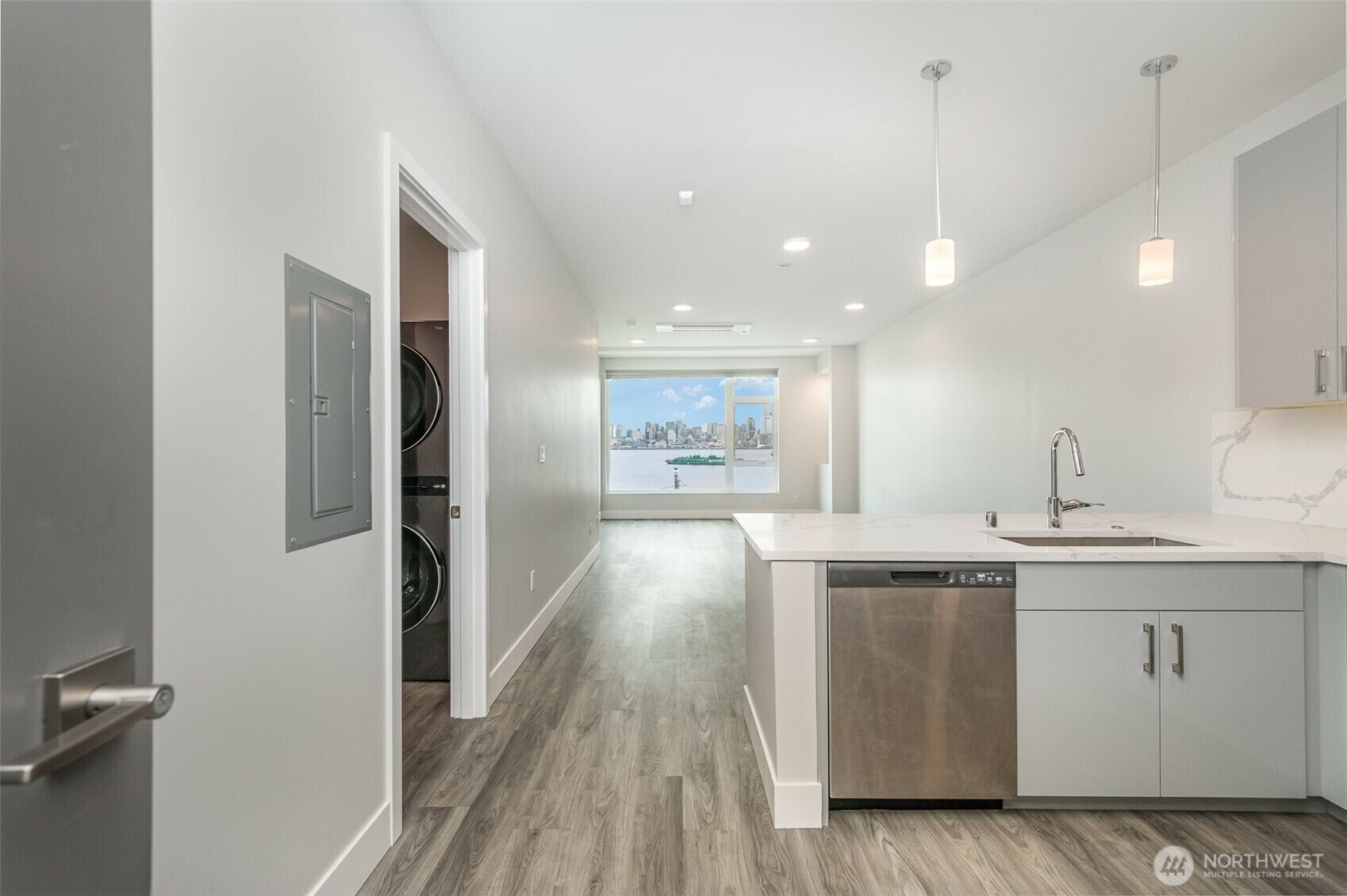 Property Photo: 1709 Harbor Avenue SW 400 WA 98126