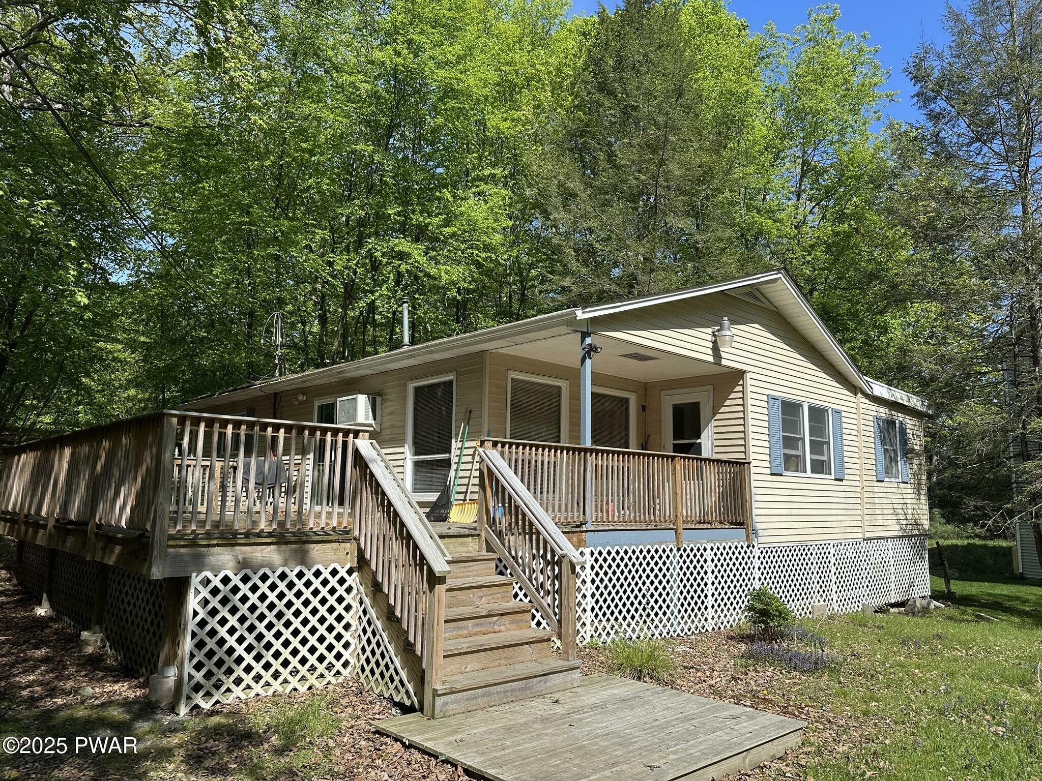 Property Photo: 106 Edgewater Drive PA 18328