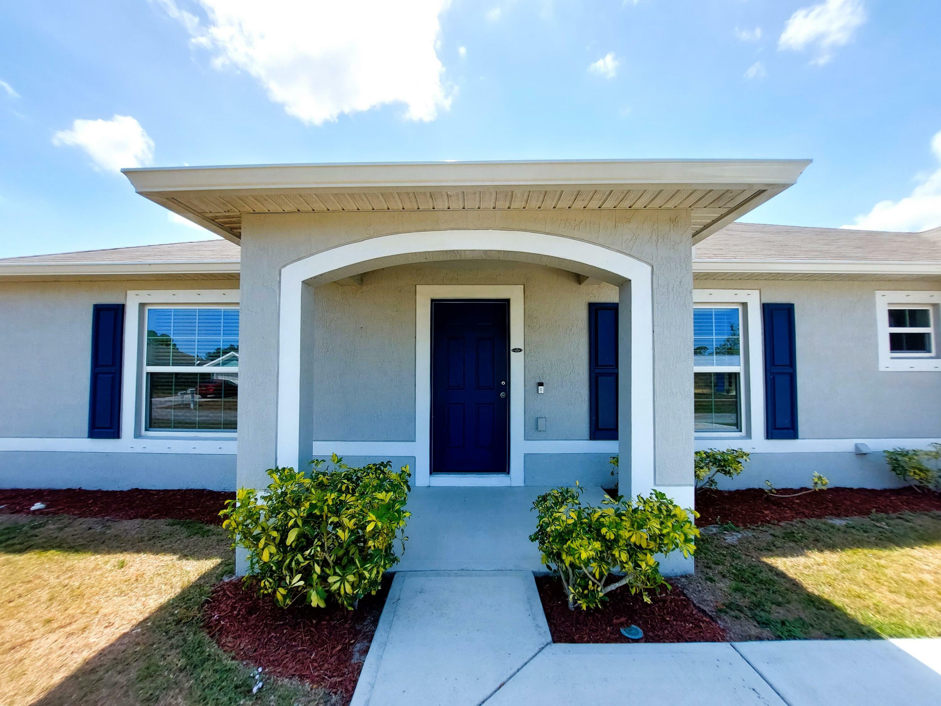 Property Photo: 1614 SW Sylvester Lane FL 34984