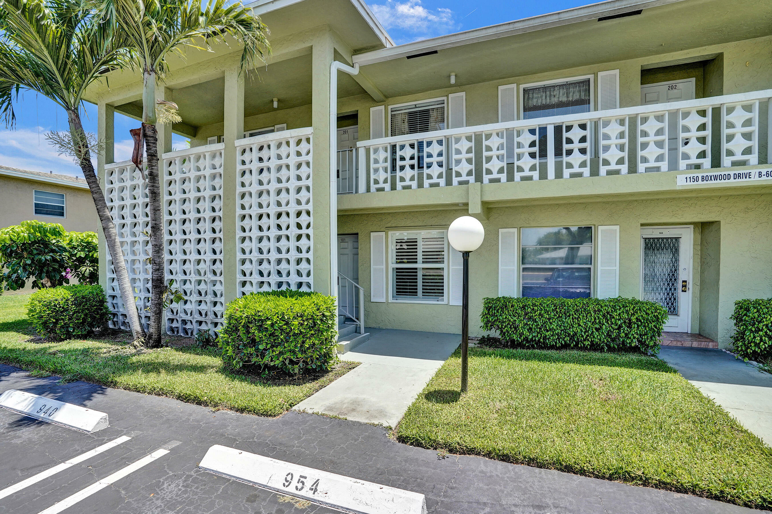 Property Photo: 1150 Boxwood Drive 101 FL 33445